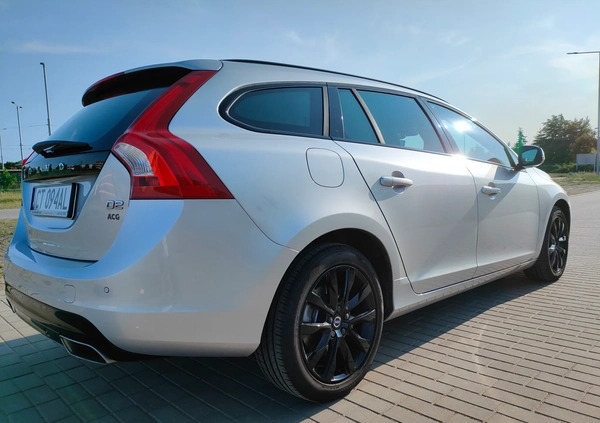 Volvo V60 cena 65000 przebieg: 99750, rok produkcji 2018 z Toruń małe 211